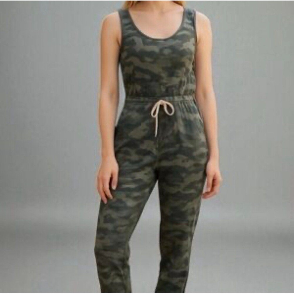 Jane & Delancey Camo Jumpsuit Sz. Medium NWT